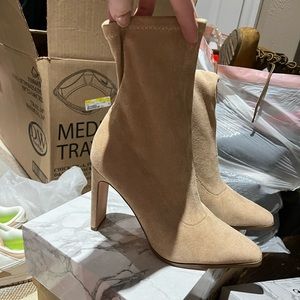 Ankles high tan boots. Brand new ever worn